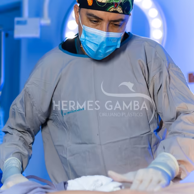 Dr. Hermes Gamba en cirugía de rinoplastia - Clínica Ardila Lülle Bucaramanga Santander